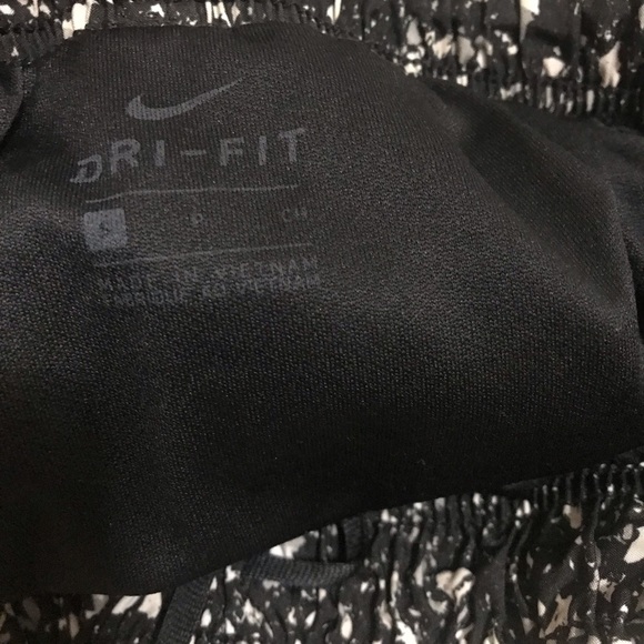 Nike Short - Picture 2 of 9